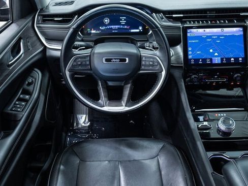 Used 2022 Jeep Grand Cherokee L Limited image 3