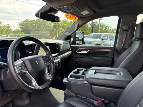 Used 2024 Chevrolet Silverado 2500 LT w/ Midnight Edition AWD/4WD image 10