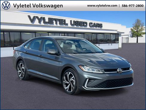 Certified 2025 Volkswagen Jetta SEL image 1