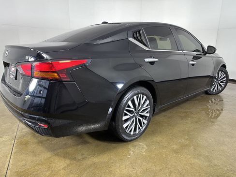 Used 2023 Nissan Altima 2.5 SV image 18
