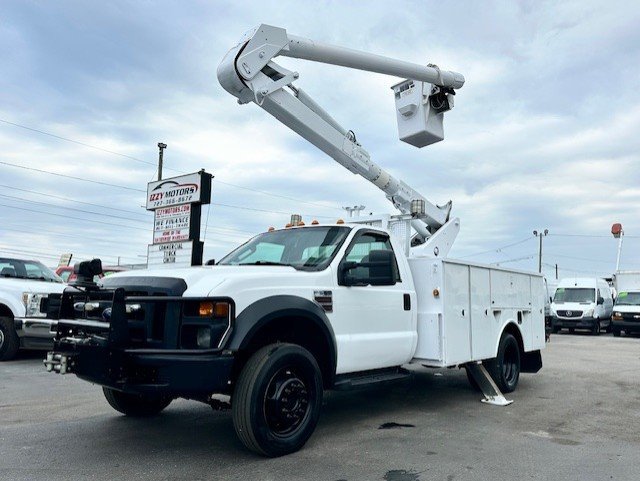 Used 2009 Ford F550 2WD Regular Cab Super Duty image 2