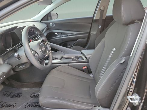 Used 2023 Hyundai Elantra SEL w/ Preferred Accessory Package FWD image 15