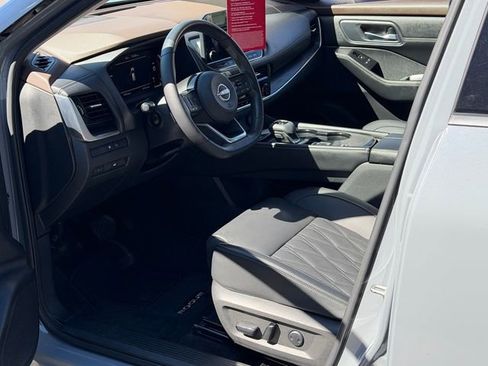 Certified 2023 Nissan Rogue Platinum w/ Platinum Premium Package FWD image 11