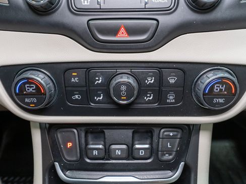 Used 2020 GMC Terrain Denali w/ Denali Premium Package AWD/4WD image 23