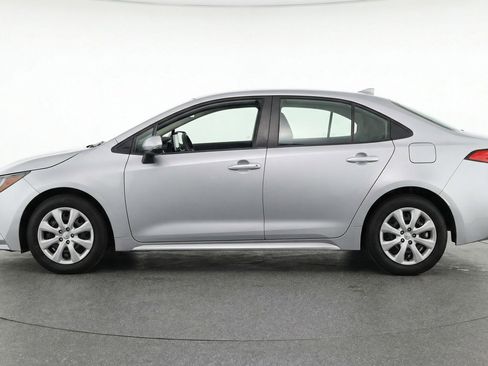 Used 2025 Toyota Corolla LE FWD image 5