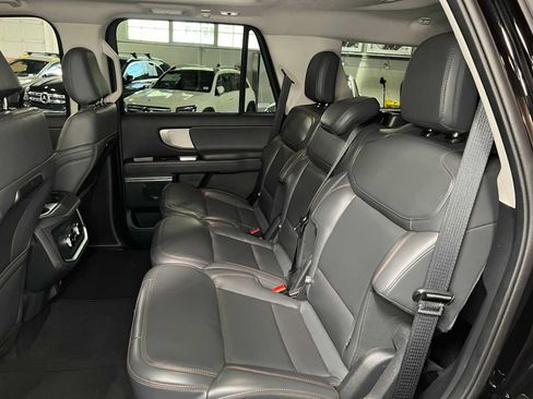 Used 2025 Ford Expedition Active AWD/4WD image 21
