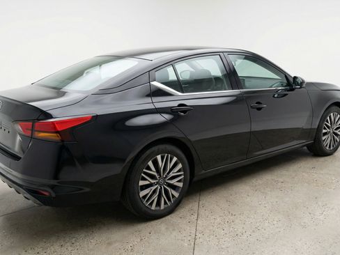 Used 2025 Nissan Altima 2.5 SV image 9