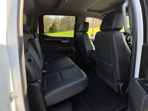 Used 2025 GMC Sierra 1500 SLT AWD/4WD image 18