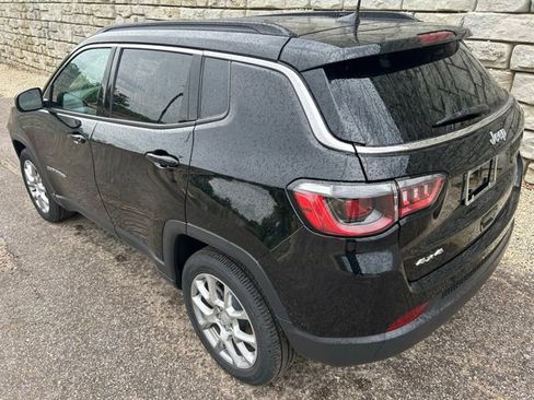 Used 2024 Jeep Compass Latitude AWD/4WD image 4