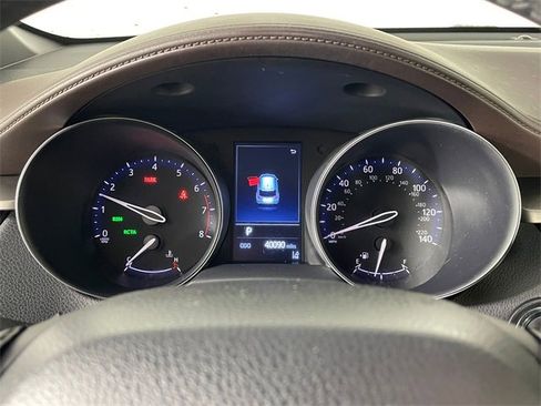 Used 2019 Toyota C-HR Limited image 3