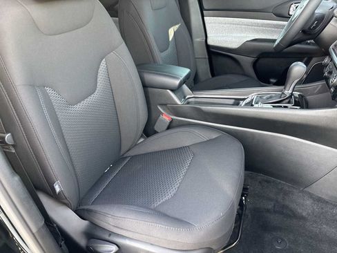 Used 2025 Jeep Compass Sport AWD/4WD image 18