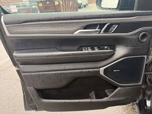 Used 2024 Jeep Wagoneer Series II w/ Flexible Seating Group image 12