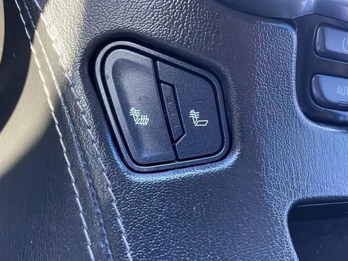 Used 2020 Chevrolet Suburban LT RWD image 21