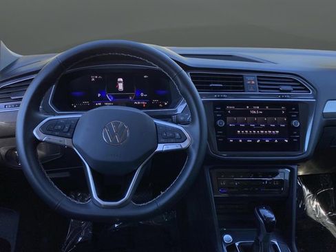 Used 2023 Volkswagen Tiguan SE image 5