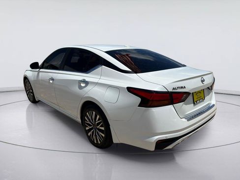Used 2023 Nissan Altima 2.5 SV w/ SV Premium Package FWD image 5