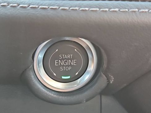 Used 2025 Chevrolet Suburban Z71 AWD/4WD image 18