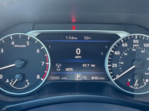 Used 2024 Nissan Sentra SR w/ SR Premium Package image 30