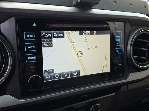 Used 2018 Toyota Tacoma TRD Off-Road image 16