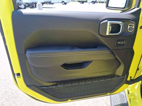 Used 2023 Jeep Wrangler Unlimited Sahara AWD/4WD image 12