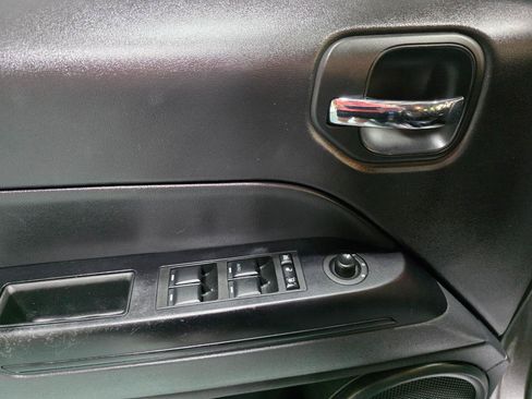 Used 2016 Jeep Patriot High Altitude AWD/4WD image 18