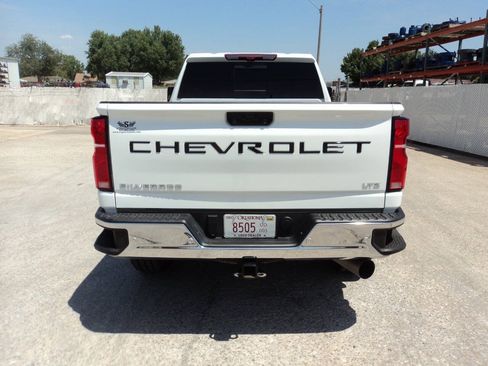 Used 2025 Chevrolet Silverado 2500 LTZ w/ LTZ Convenience Package AWD/4WD image 4