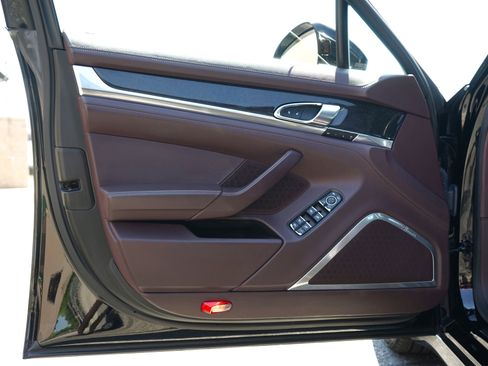 Used 2014 Porsche Panamera AWD/4WD image 10