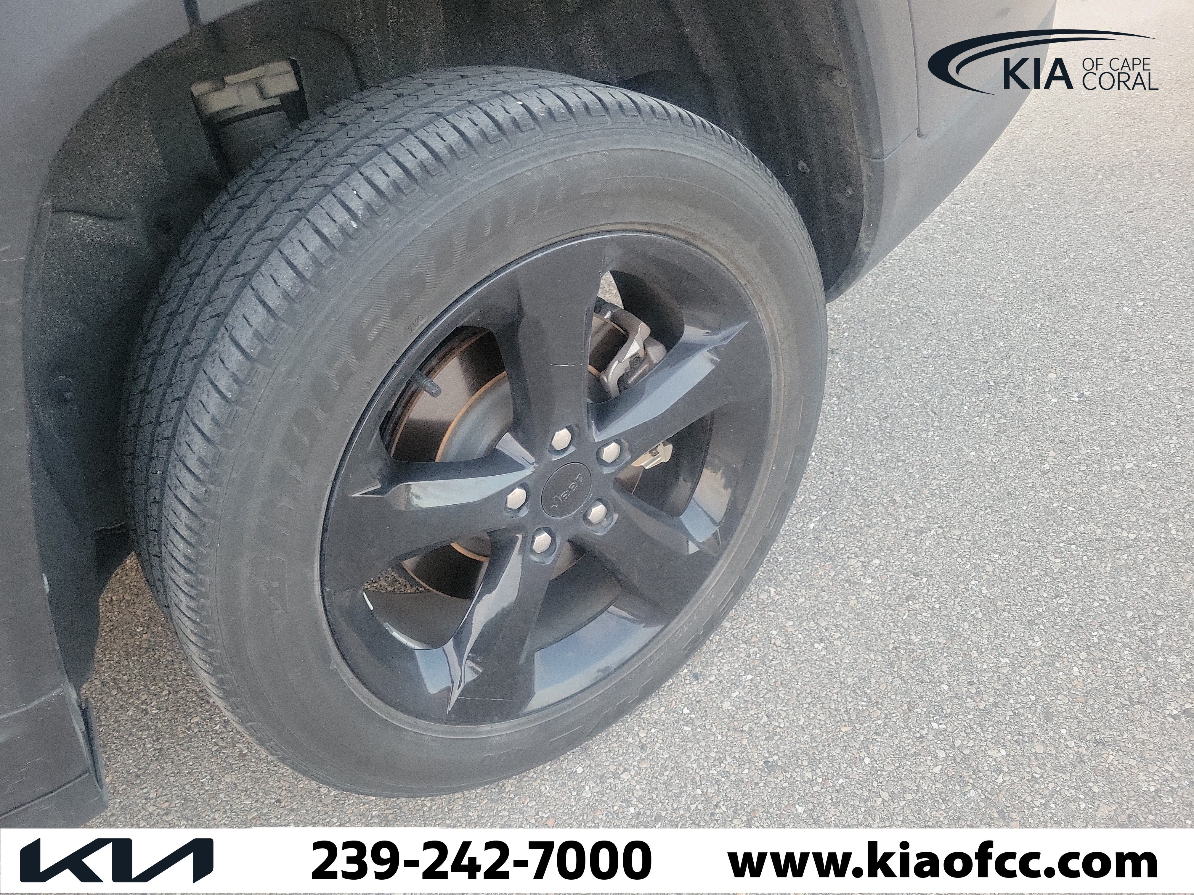 Used 2023 Jeep Grand Cherokee L Laredo AWD/4WD image 9