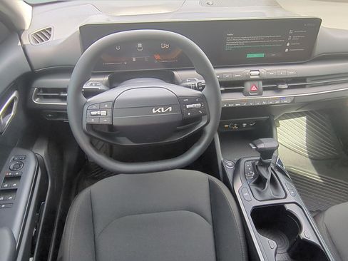 New 2026 Kia K4 LX image 14