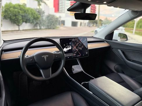 Used 2020 Tesla Model Y Long Range image 24