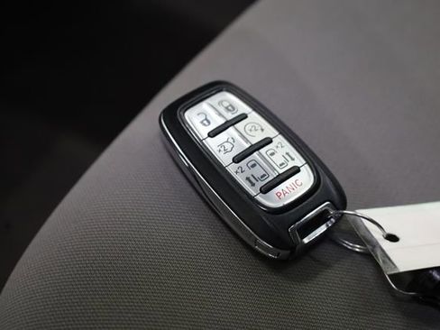 Used 2018 Chrysler Pacifica Touring Plus image 37