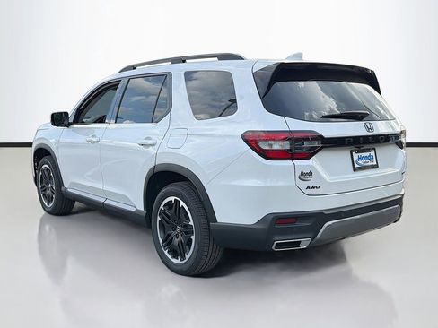New 2026 Honda Pilot Touring image 5