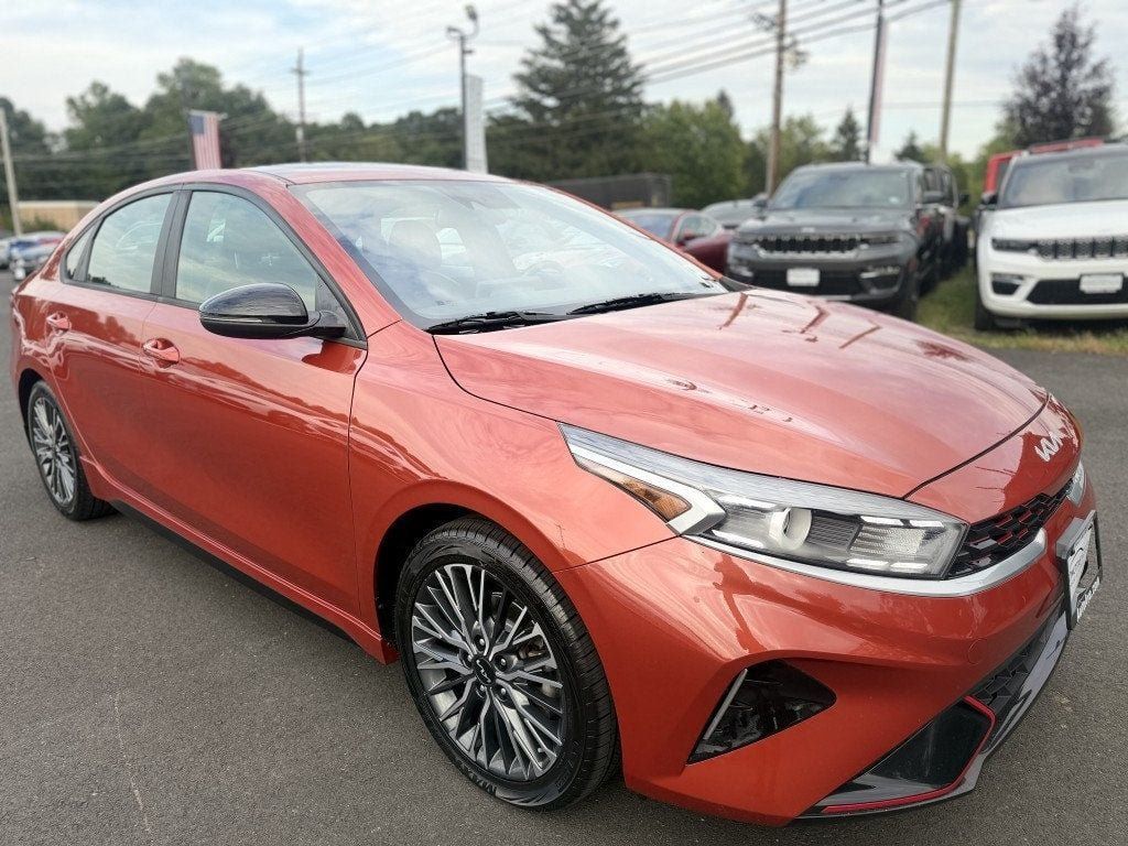 Used 2023 Kia Forte GT-Line w/ GT-Line Premium Package FWD image 2