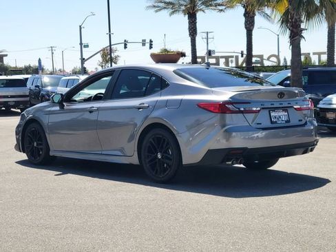 Used 2025 Toyota Camry SE FWD image 3