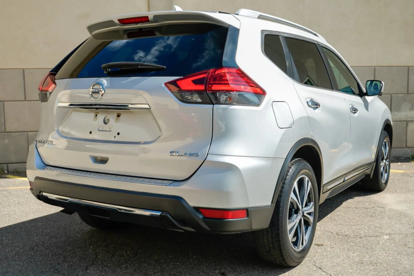 Used 2017 Nissan Rogue SL w/ SL Premium Package AWD/4WD image 5