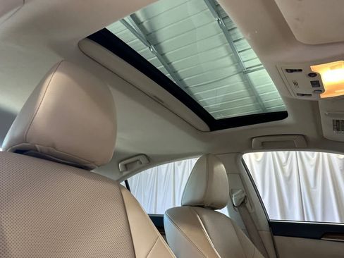 Used 2014 Lexus ES 300h w/ Premium Package w/Bamboo Trim FWD image 18