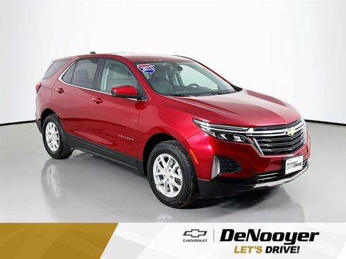 Used 2023 Chevrolet Equinox LT image 1