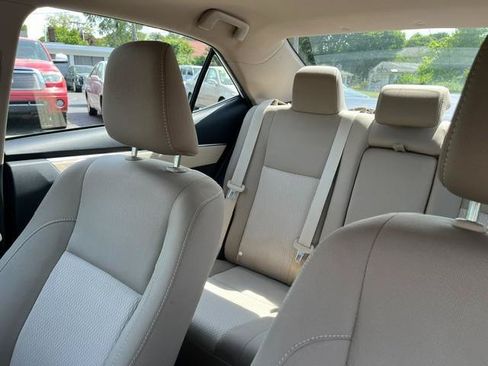 Used 2016 Toyota Corolla LE FWD image 7