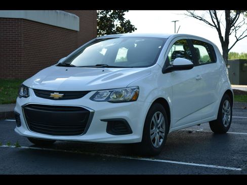 Used 2018 Chevrolet Sonic LT image 1