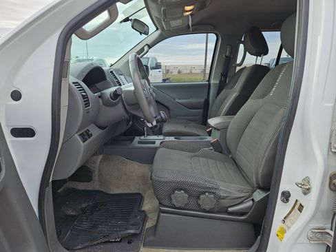 Used 2016 Nissan Frontier Desert Runner image 9