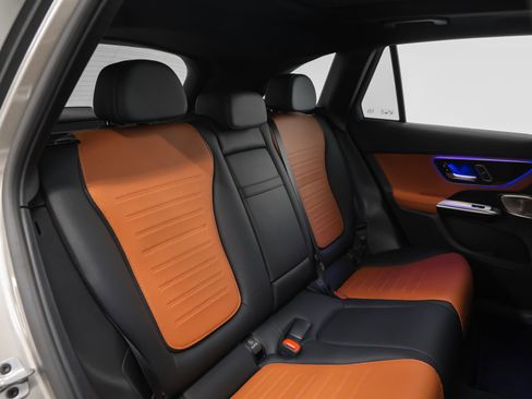 Used 2024 Mercedes-Benz GLC 300 image 29