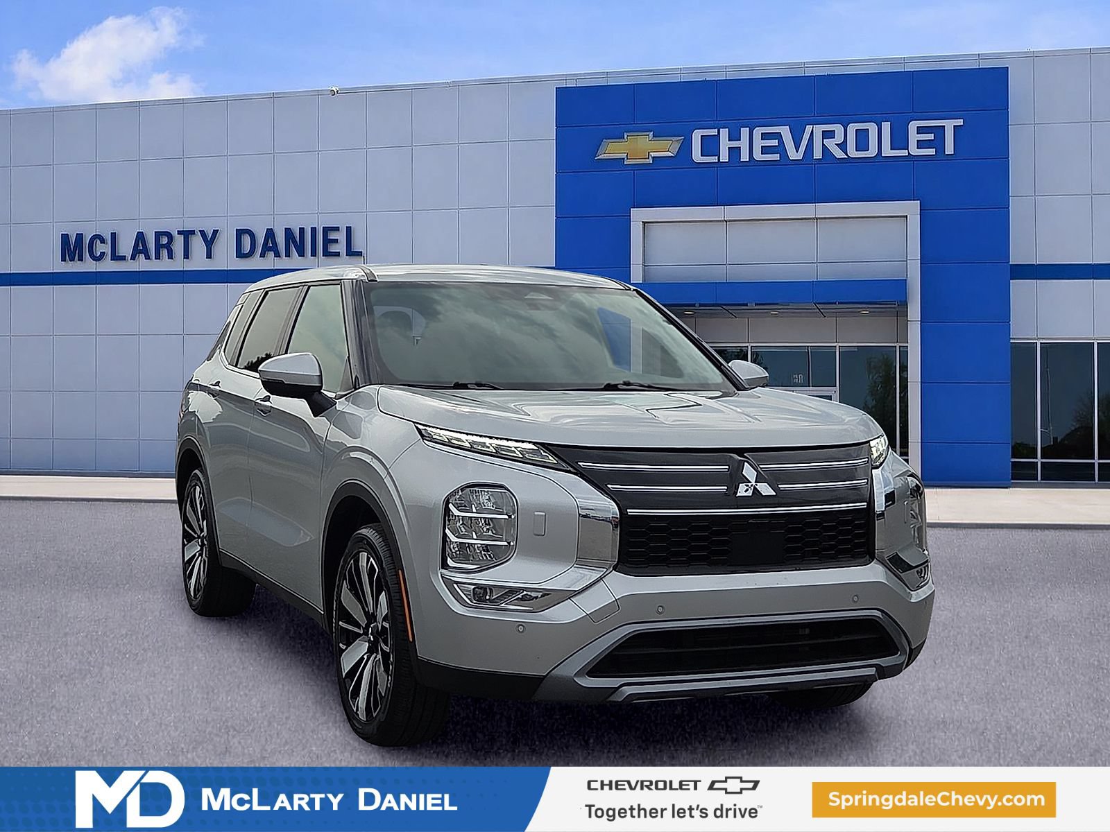 Used 2025 Mitsubishi Outlander SE AWD/4WD image 1