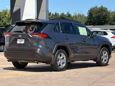 Used 2025 Toyota RAV4 XLE AWD/4WD image 4