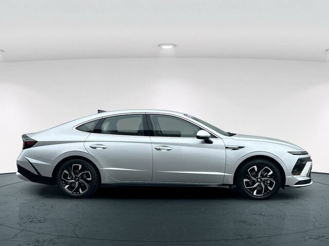 Used 2025 Hyundai Sonata SEL FWD image 7