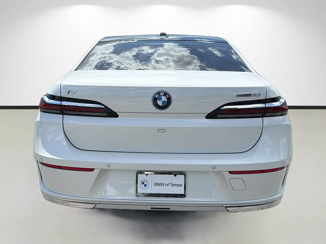 Used 2025 BMW i7 eDrive50 w/ Premium Package RWD image 4