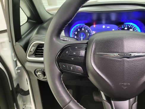 Used 2024 Chrysler Pacifica Touring-L w/ S Appearance Package image 6