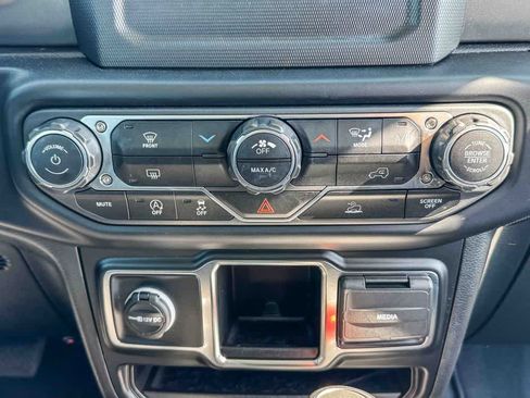 Used 2022 Jeep Wrangler Sport AWD/4WD image 15