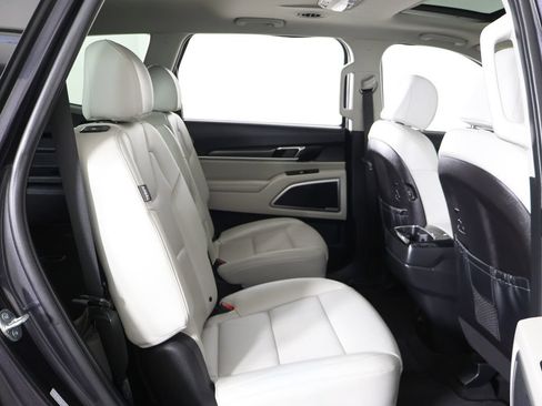 Used 2025 Kia Telluride S FWD image 35