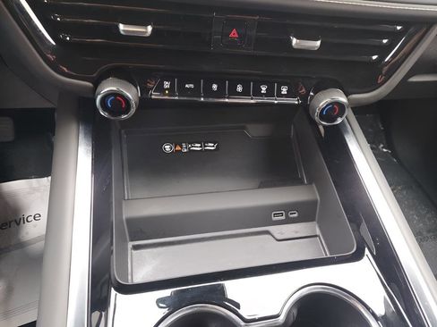 Used 2025 Chevrolet Tahoe Premier image 16