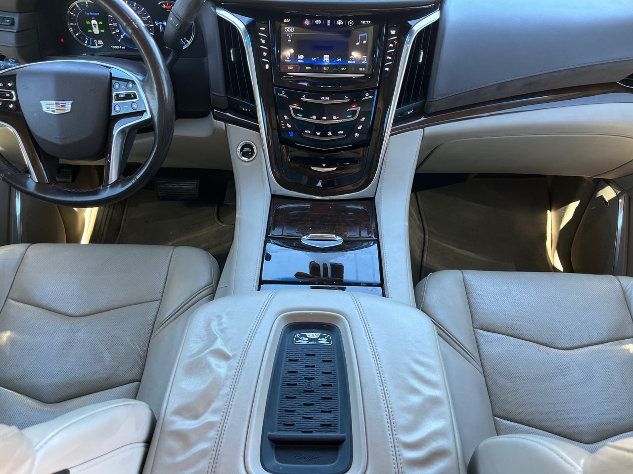 Used 2017 Cadillac Escalade Luxury AWD/4WD image 14