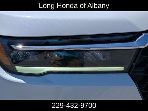 Used 2025 Honda Pilot Touring image 3